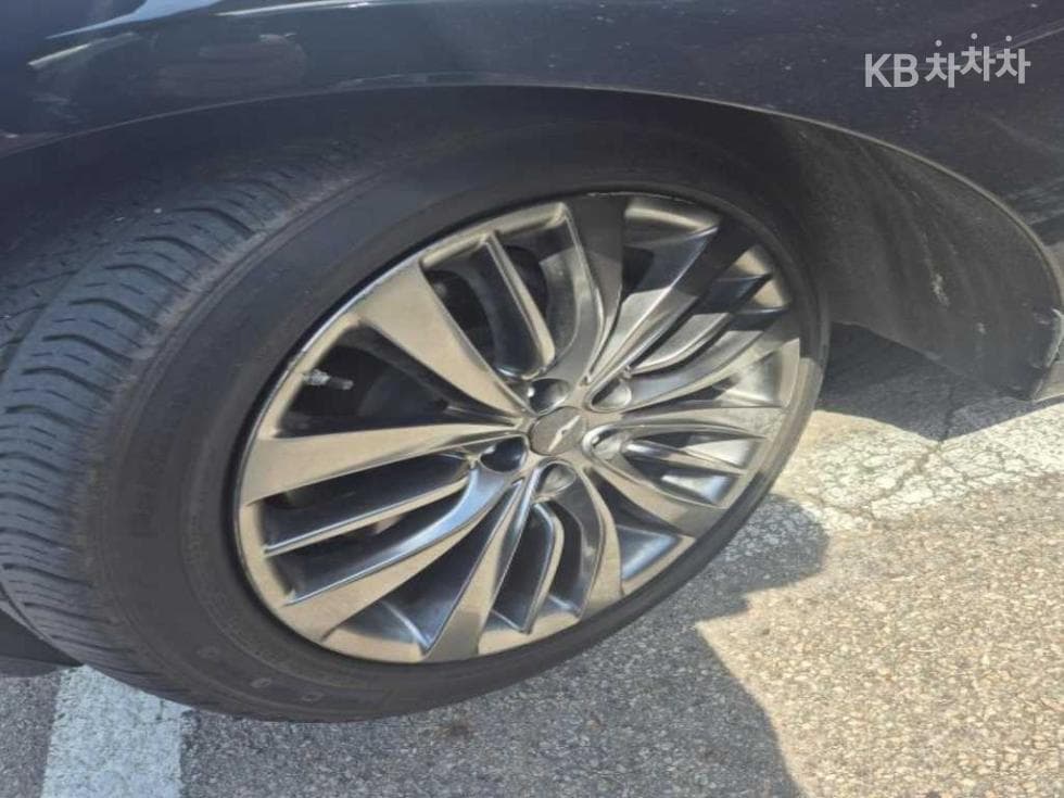 Hyundai GenesisDHG330 Premium AWD - 17