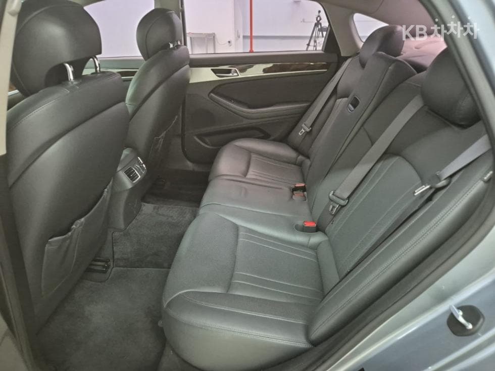 Hyundai GenesisDHG330 Modern AWD Standard - 12
