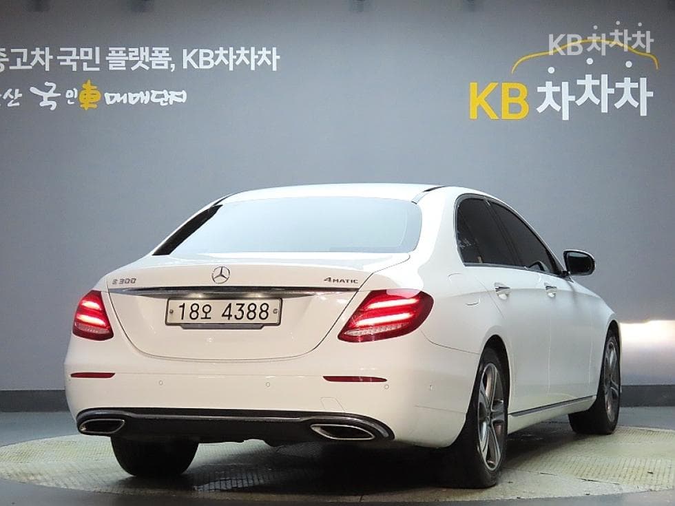 Mercedes-Benz New E-ClassE300 Avantgarde W212 - 2