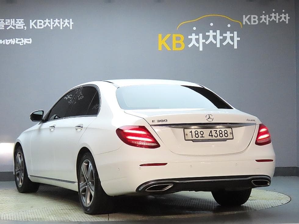 Mercedes-Benz New E-ClassE300 Avantgarde W212 - 4