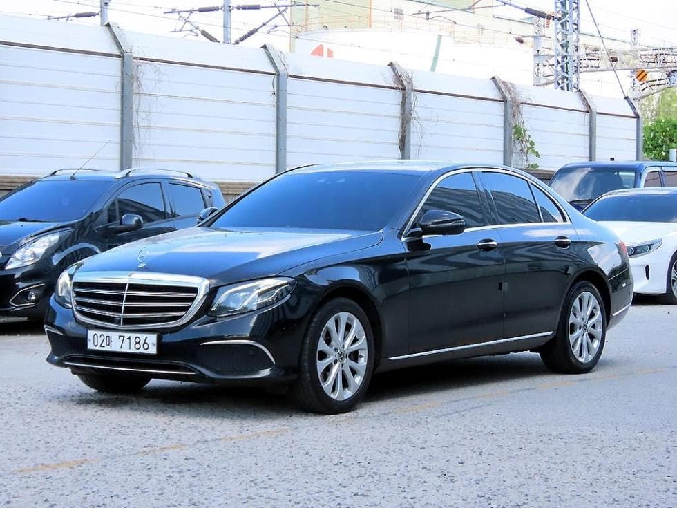 Mercedes-Benz E-Class (W213)E300 Exclusive - 2