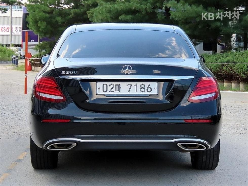 Mercedes-Benz E-Class (W213)E300 Exclusive - 4