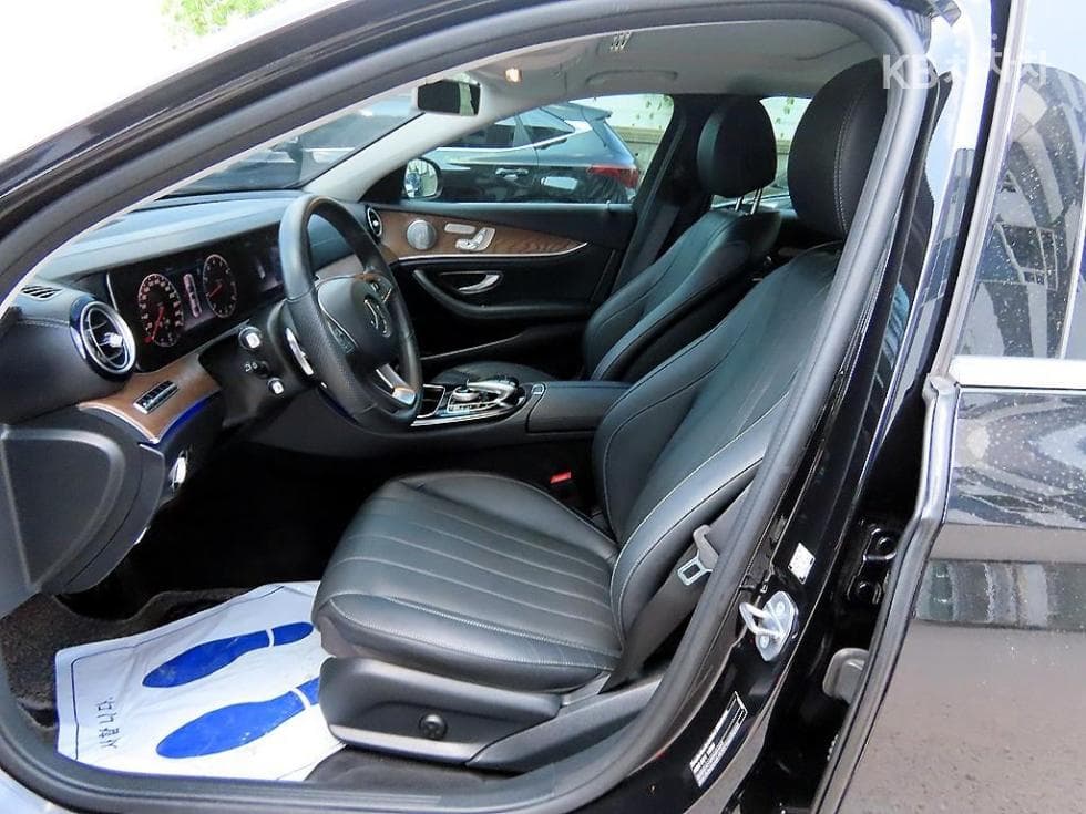 Mercedes-Benz E-Class (W213)E300 Exclusive - 5