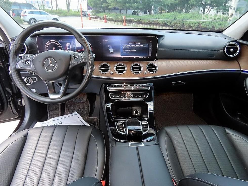 Mercedes-Benz E-Class (W213)E300 Exclusive - 7