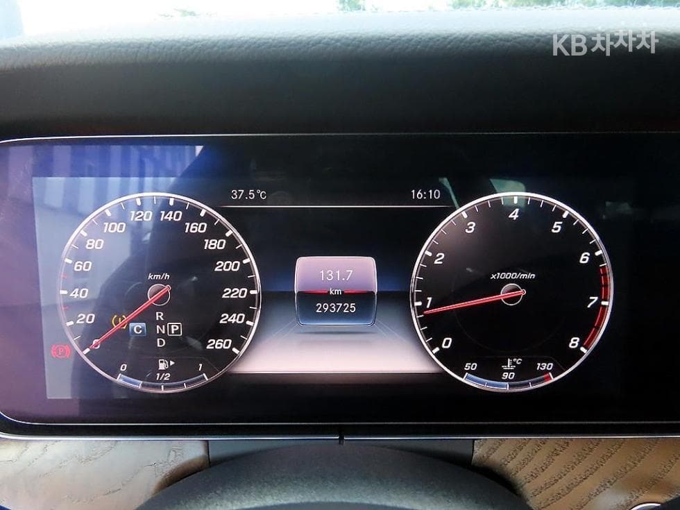 Mercedes-Benz E-Class (W213)E300 Exclusive - 9