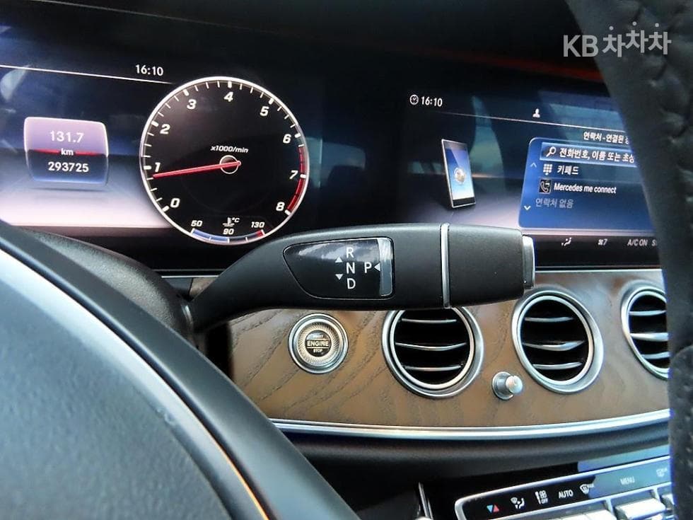 Mercedes-Benz E-Class (W213)E300 Exclusive - 10
