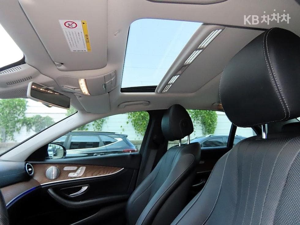 Mercedes-Benz E-Class (W213)E300 Exclusive - 16