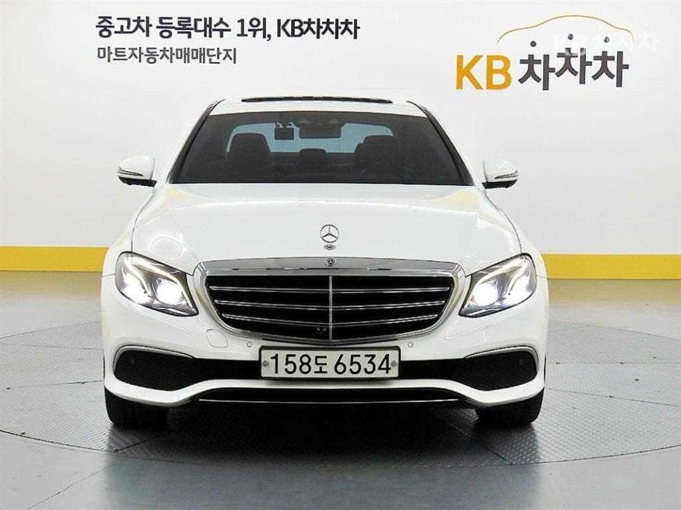 Mercedes-Benz E-Class (W213) E300 Avantgarde - Image 1