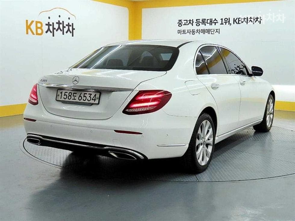 Mercedes-Benz E-Class (W213)E300 Avantgarde - 4