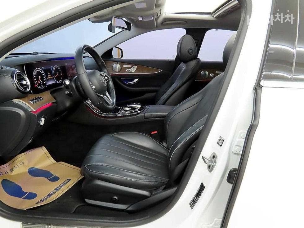 Mercedes-Benz E-Class (W213)E300 Avantgarde - 5