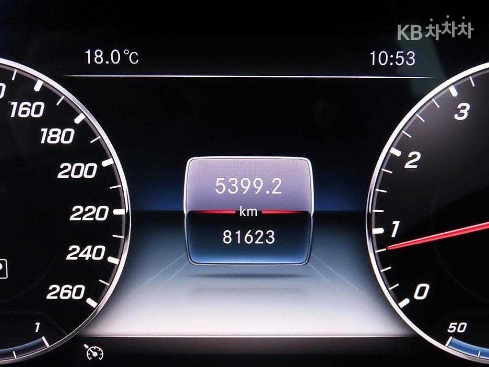 Mercedes-Benz E-Class (W213)E300 Avantgarde - 8