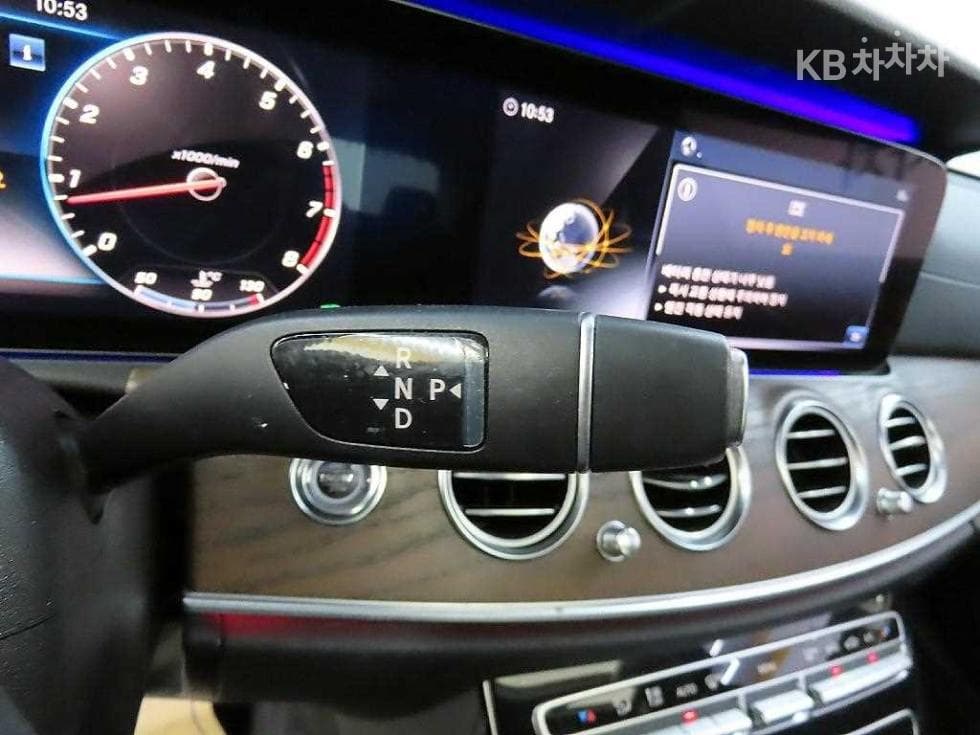 Mercedes-Benz E-Class (W213)E300 Avantgarde - 10