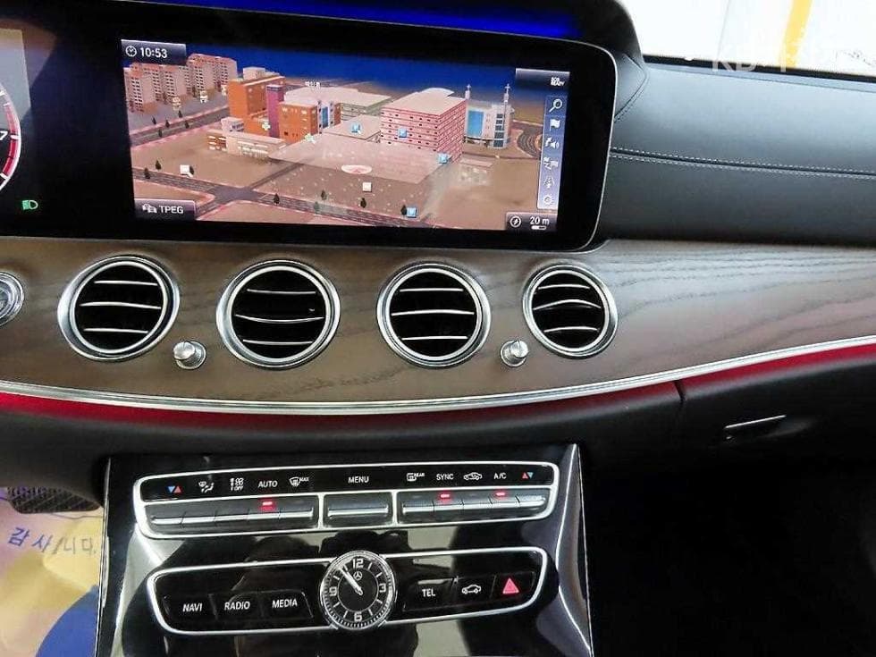 Mercedes-Benz E-Class (W213)E300 Avantgarde - 15