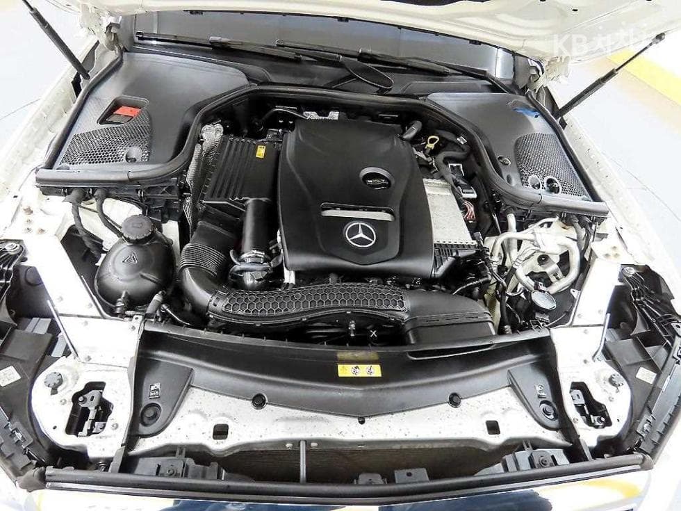 Mercedes-Benz E-Class (W213)E300 Avantgarde - 19