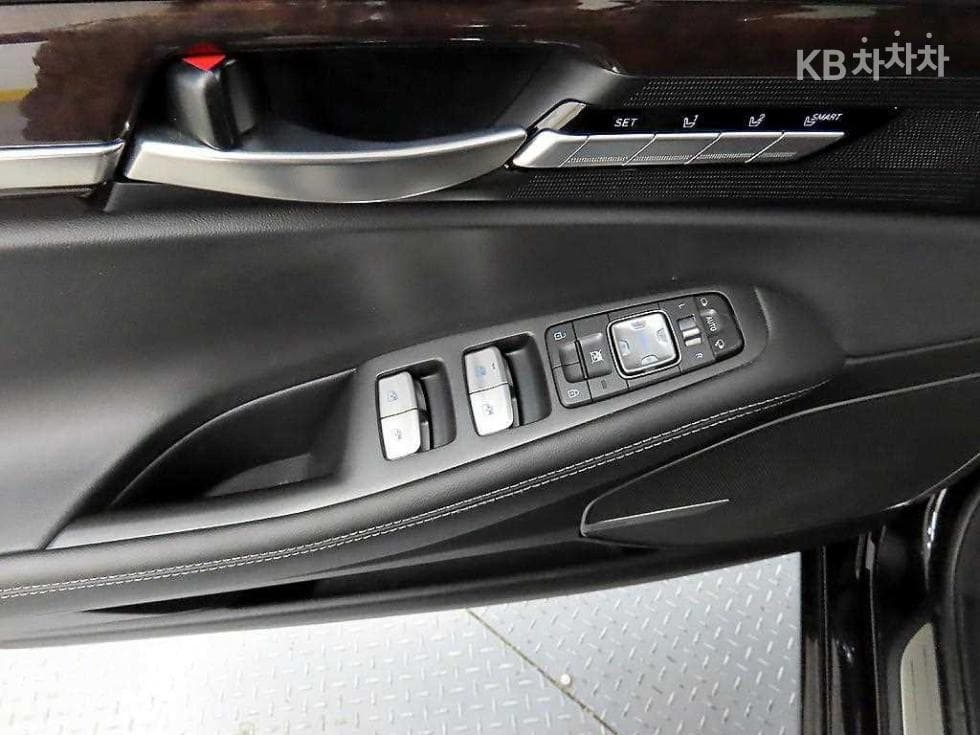Genesis EQ9003.8 GDI AWD Premium Luxury - 11