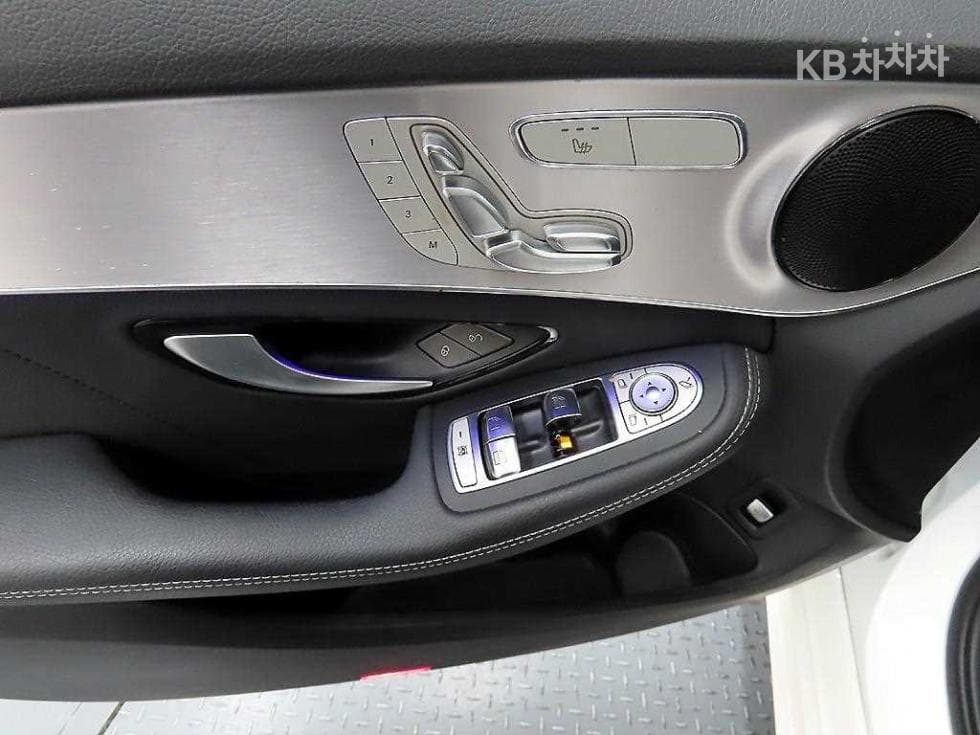 Mercedes-Benz The New (facelift) C-ClassC200 AMG Line - 11