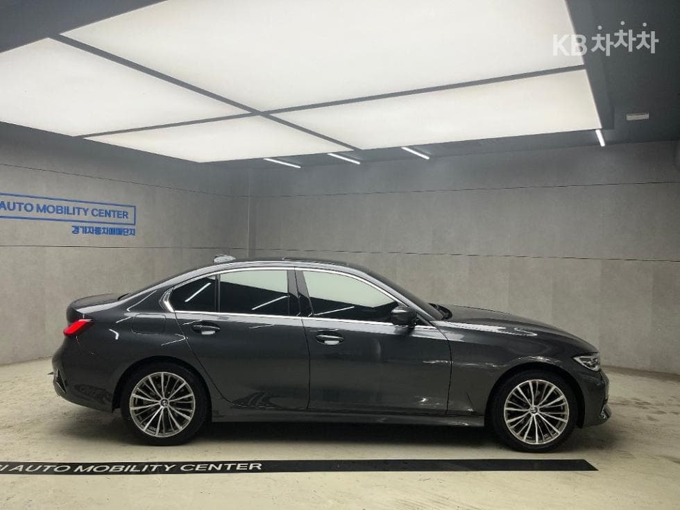 BMW 3 Series (G20)320d xDrive Luxury Line - 2