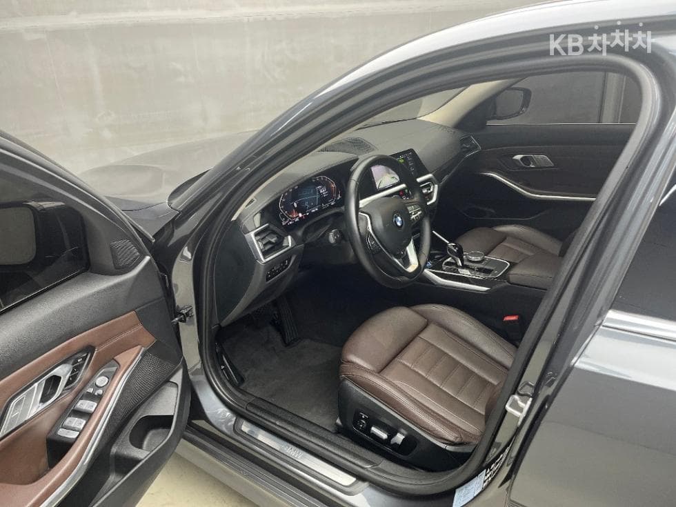 BMW 3 Series (G20)320d xDrive Luxury Line - 5