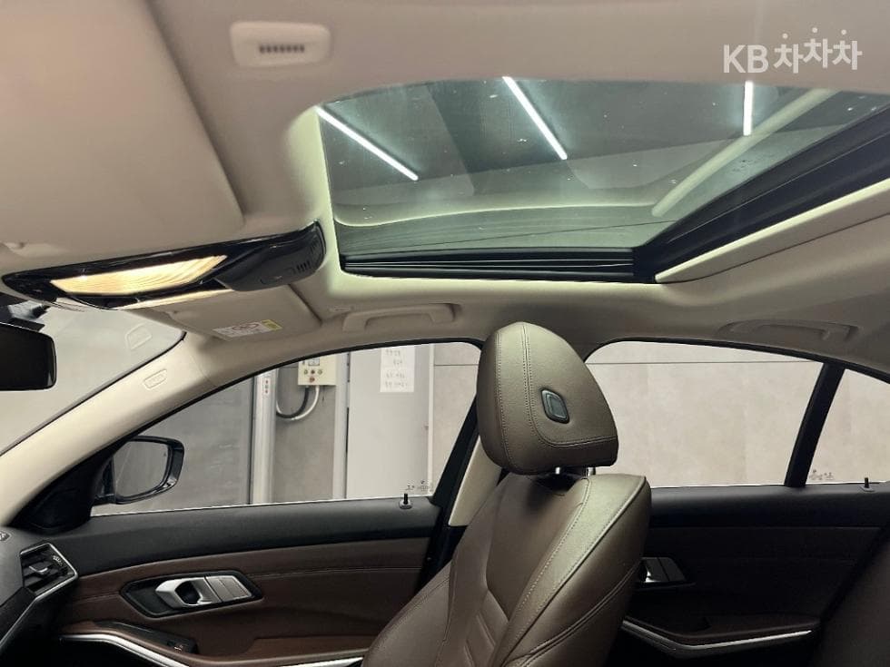 BMW 3 Series (G20)320d xDrive Luxury Line - 15