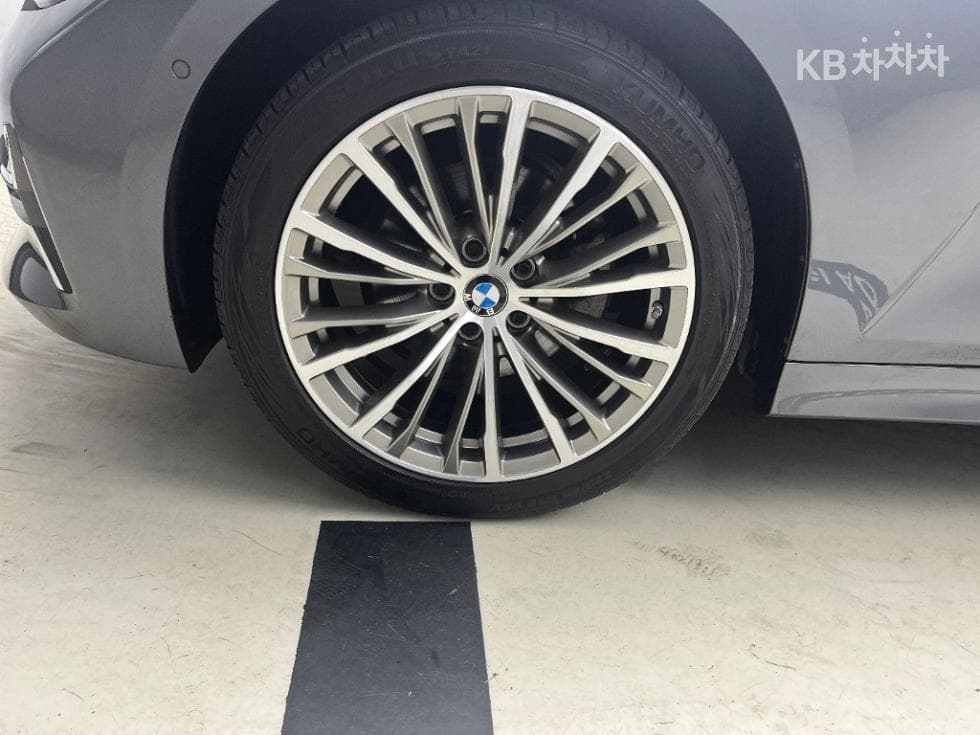 BMW 3 Series (G20)320d xDrive Luxury Line - 17
