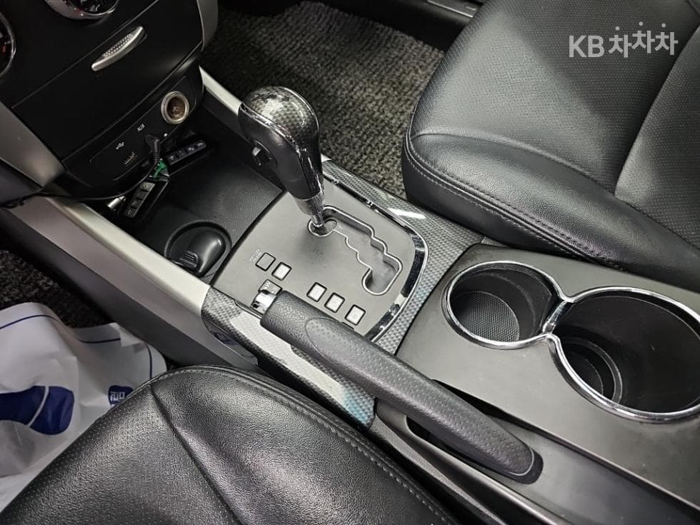 КейДжи Мобилити 코란도C클러비 2WD 파크 - 8