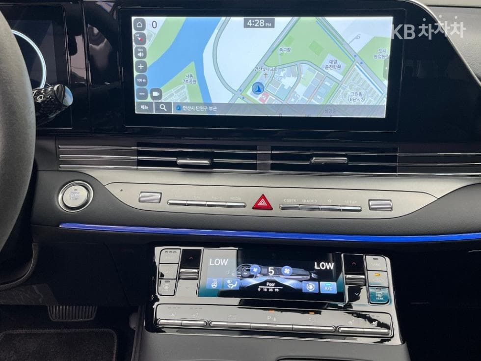 Hyundai The New (facelift) Grandeur (Azera)3.3 Le Blanc - 12