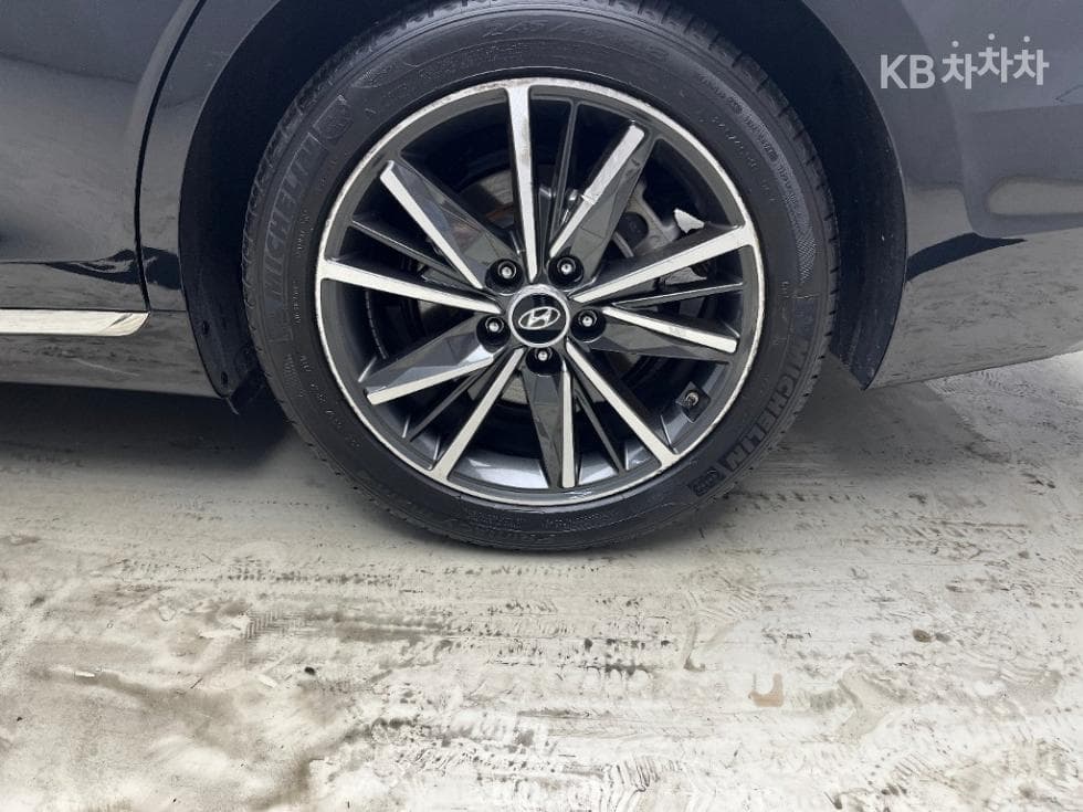 Hyundai The New (facelift) Grandeur (Azera)3.3 Le Blanc - 17