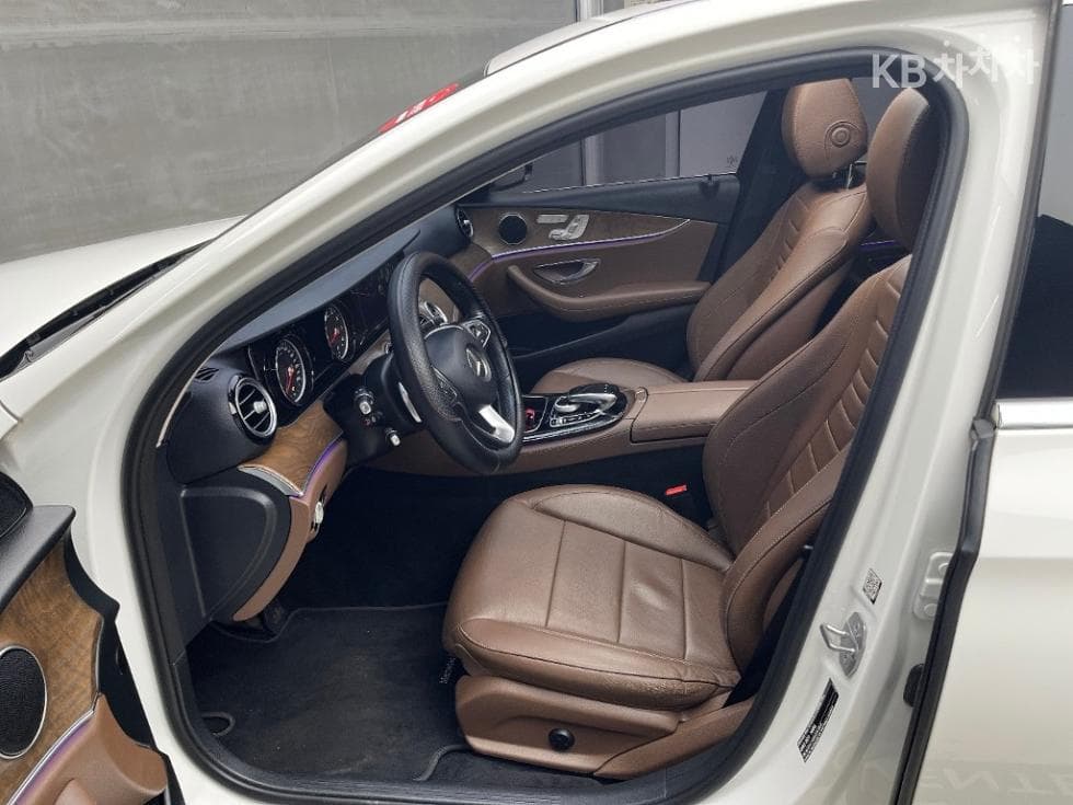 Mercedes-Benz E-ClassE300 W124 - 5