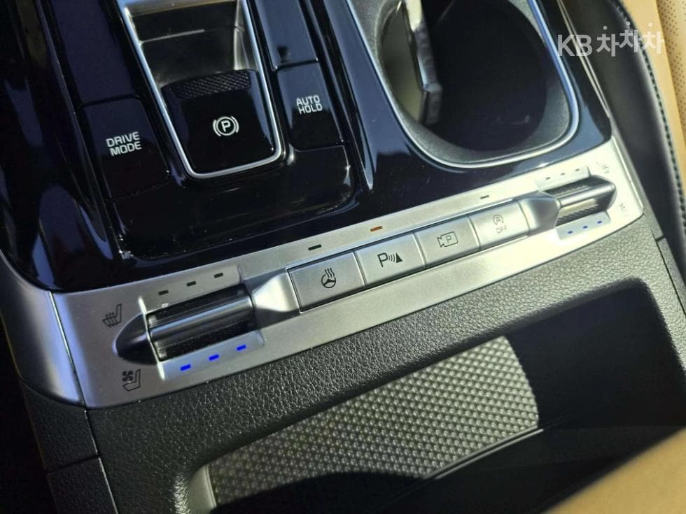 Kia The New (facelift) Carnival 4th generationD2.2 9-seater Noblesse - 13