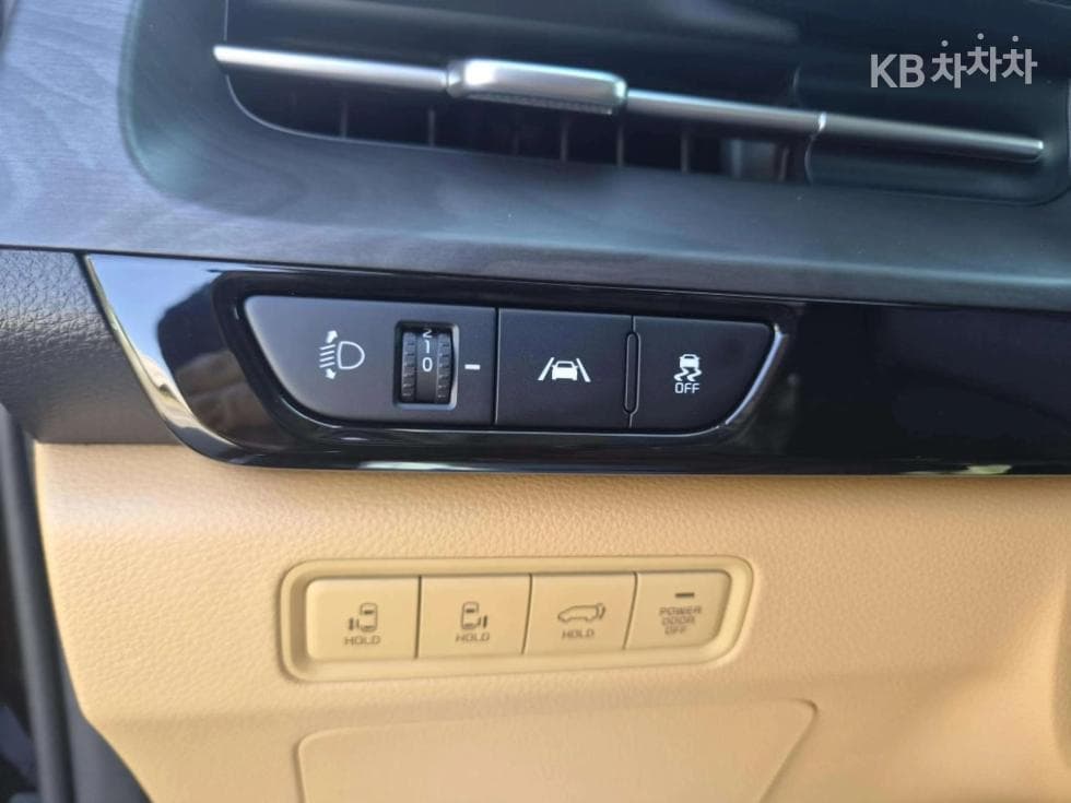 Kia The New (facelift) Carnival 4th generationD2.2 9-seater Noblesse - 18