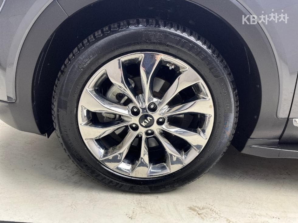 Киа The New (фейслифт) Sorento2.2 Дизел 4x4 마스터 - 18