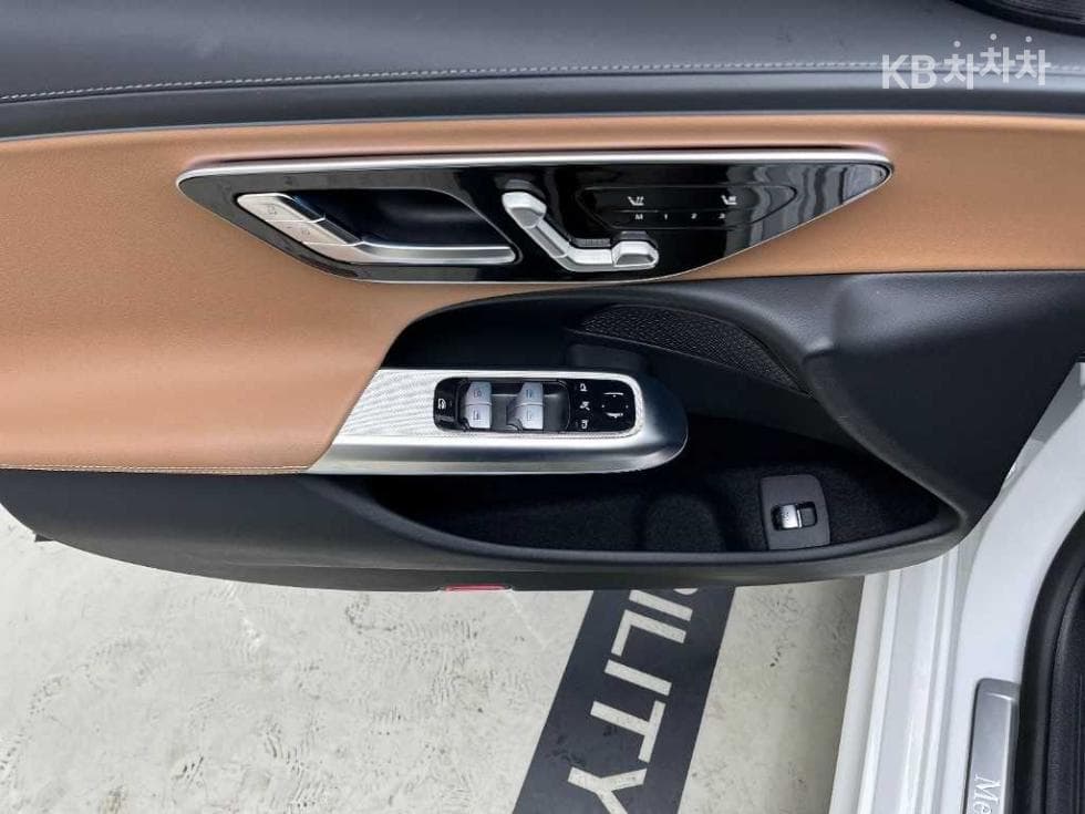 Mercedes-Benz E-클래스 (W214)E200 Avantgrade - 11