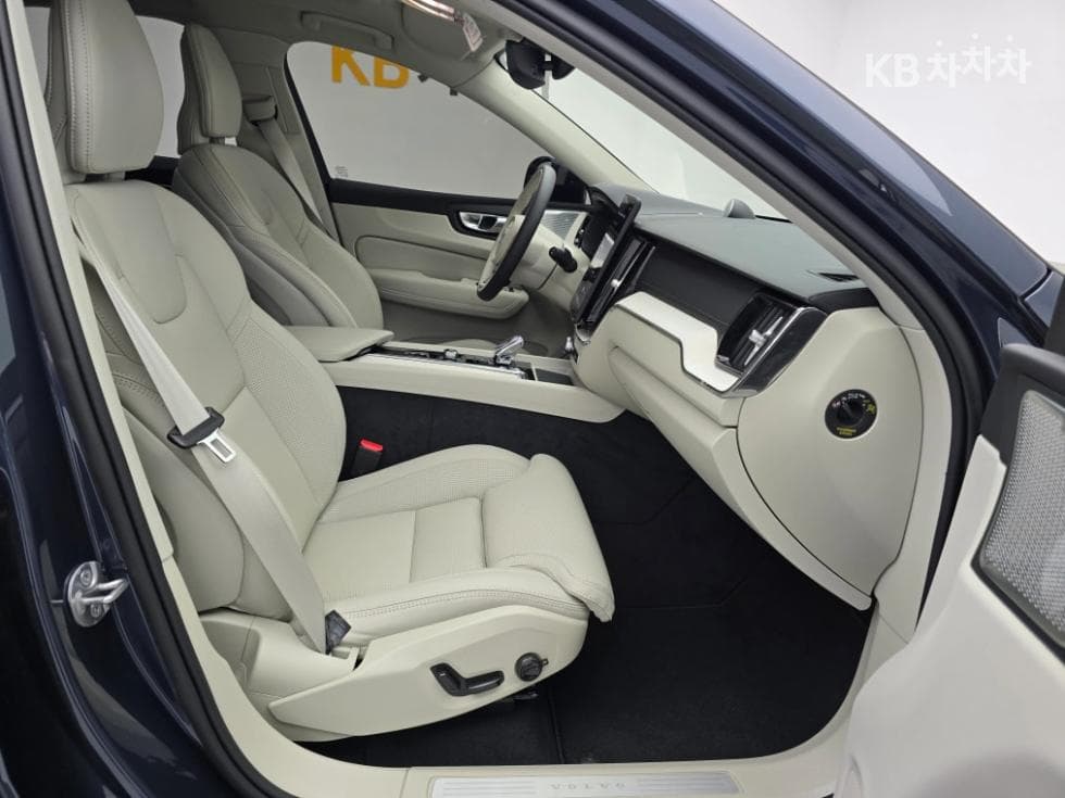 Volvo XC60 Второ поколениеB5 Ultra Bright - 7