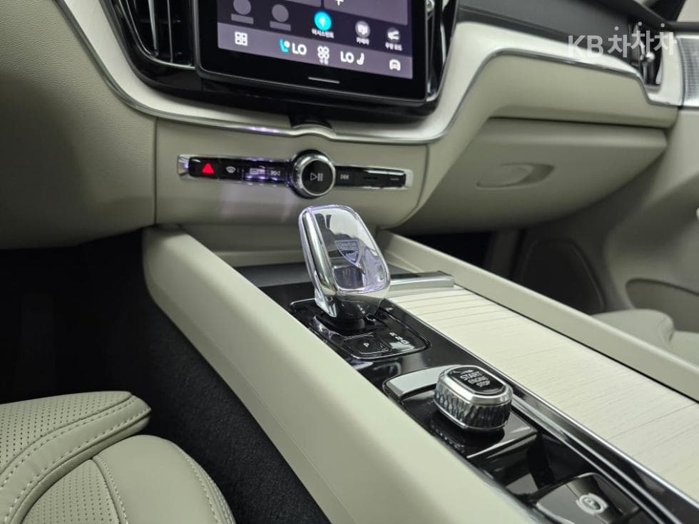 Volvo XC60 Второ поколениеB5 Ultra Bright - 9