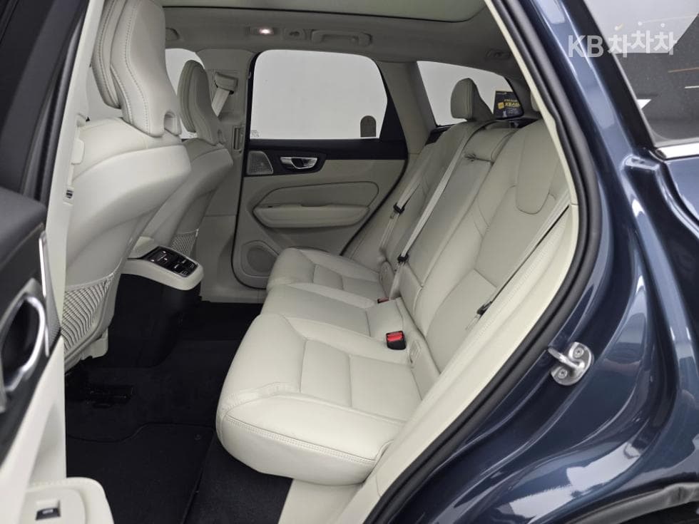Volvo XC60 Второ поколениеB5 Ultra Bright - 18