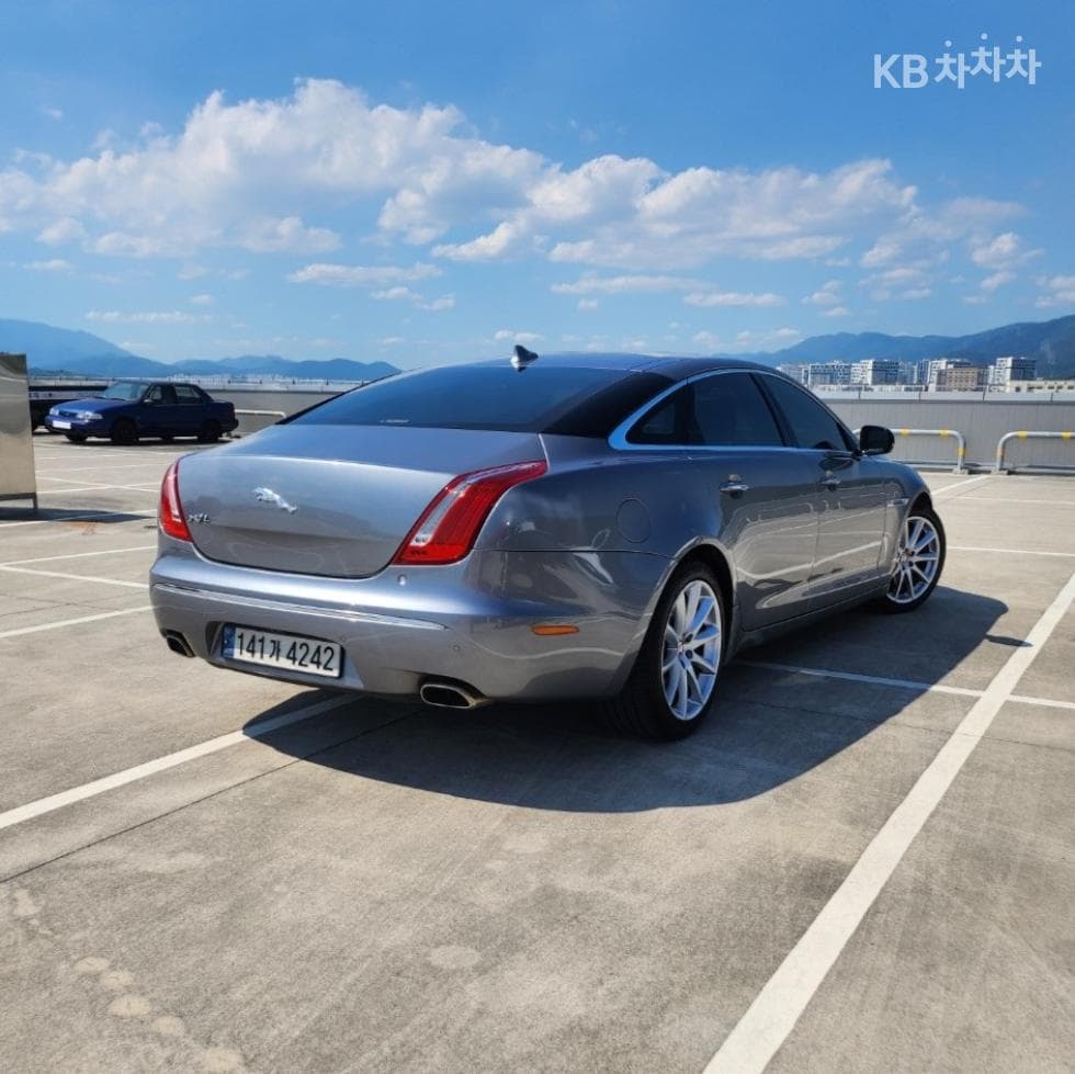 Jaguar All New XJ3.0D Premium Luxury LWB X351 - 3