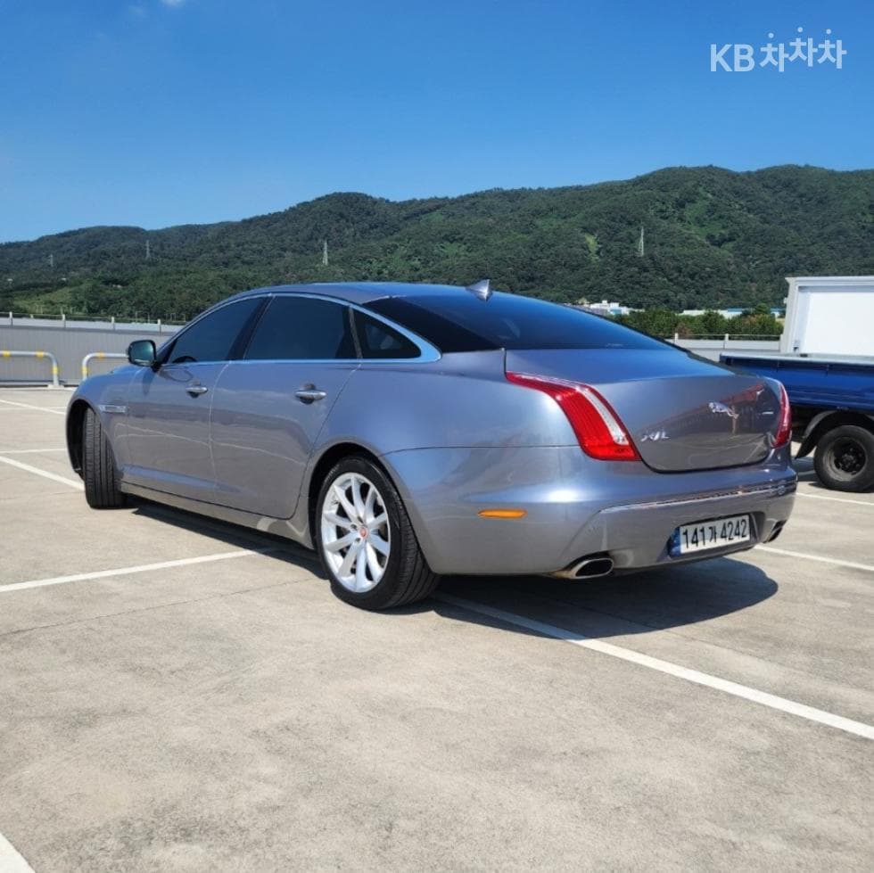 Jaguar All New XJ3.0D Premium Luxury LWB X351 - 4