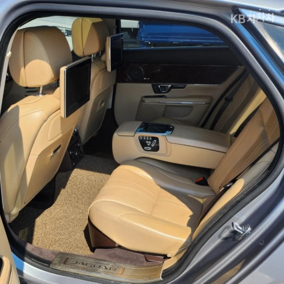 Jaguar All New XJ3.0D Premium Luxury LWB X351 - 7