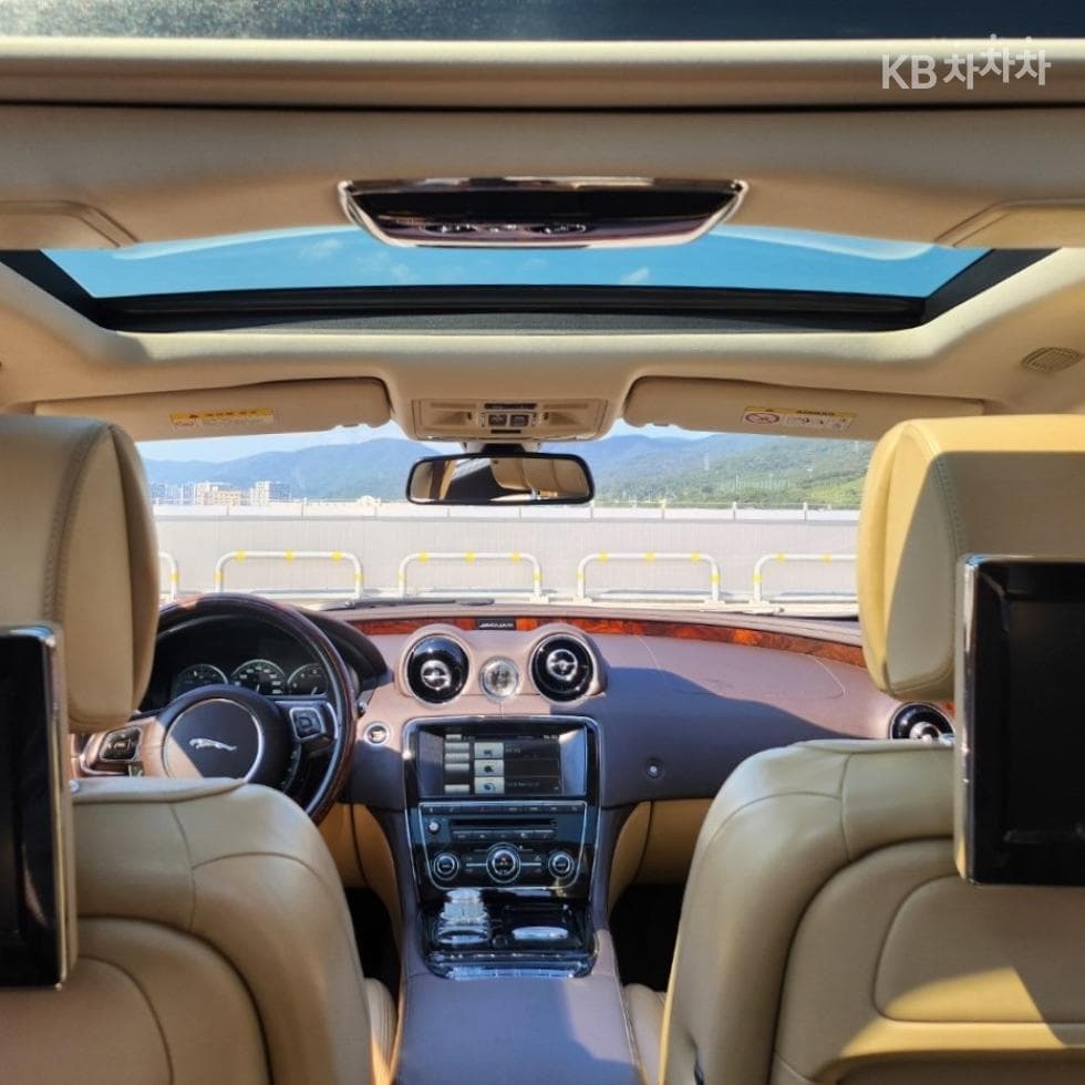 Jaguar All New XJ3.0D Premium Luxury LWB X351 - 15