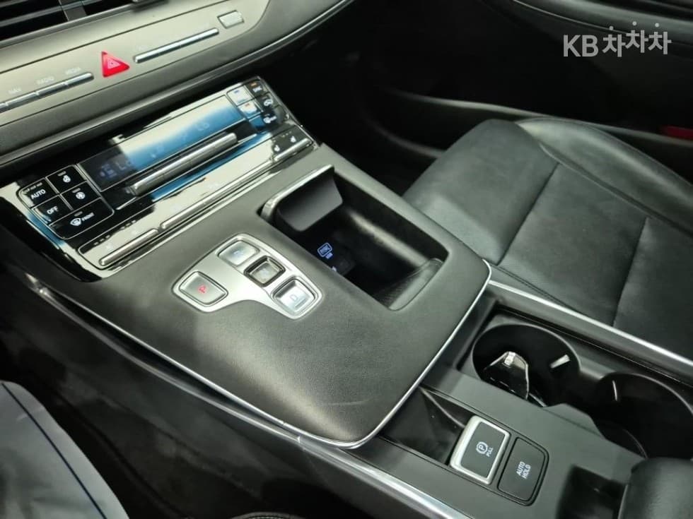Hyundai The New (facelift) Grandeur (Azera)2.5 Premium 초이스 - 11