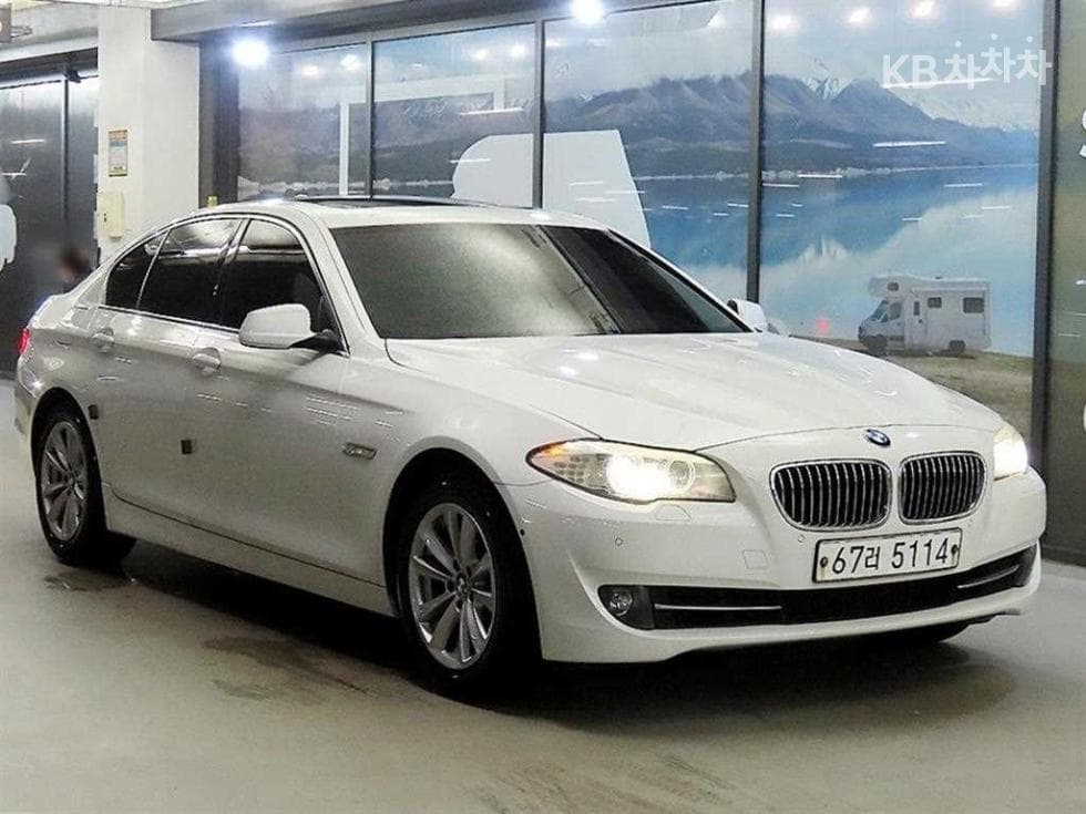 BMW New5 Series 520d F10(10~16년) - Image 1