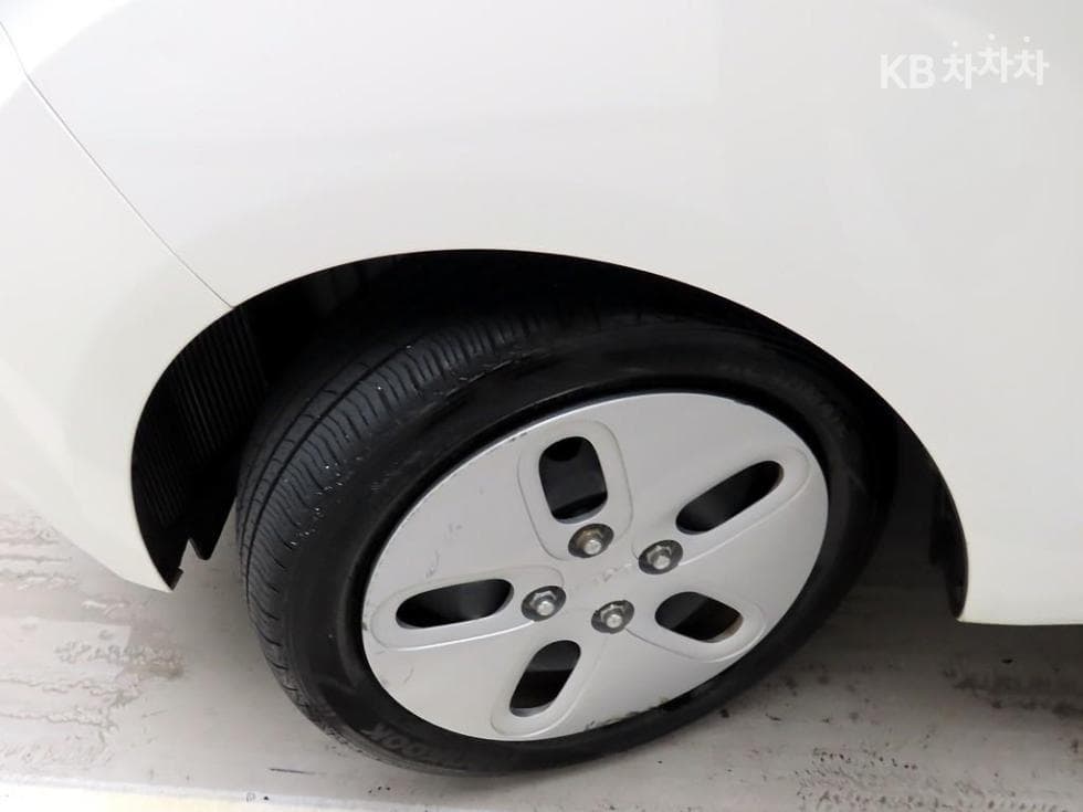 Киа The New (фейслифт) Рей (ван) Ван1.0 Бензин Ван 2-местен Стандартен - 17