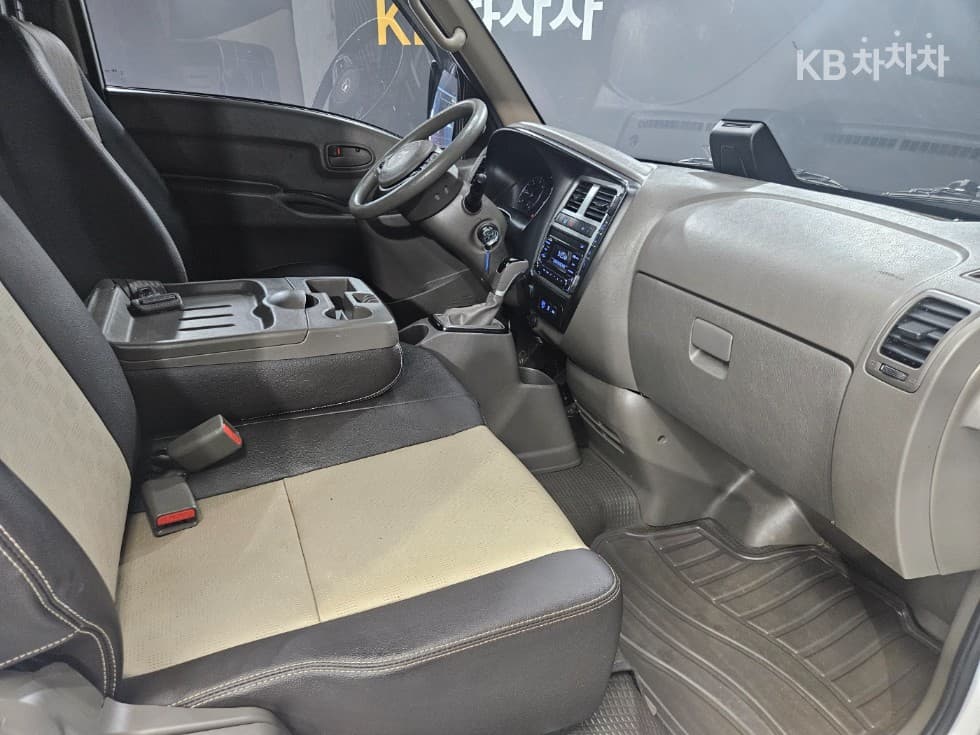 Hyundai Porter 2Extra Long Double Cab LPG Premium - 10