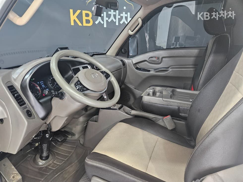 Hyundai Porter 2Extra Long Double Cab LPG Premium - 9