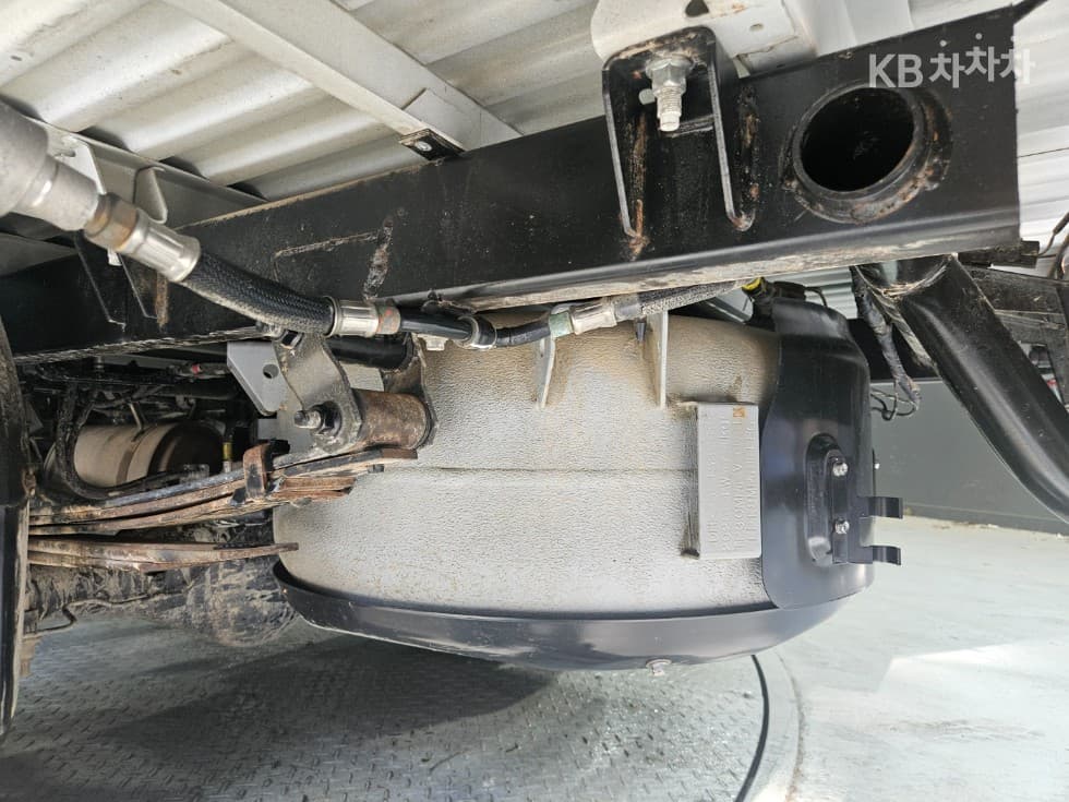 Hyundai Porter 2Extra Long Double Cab LPG Premium - 24