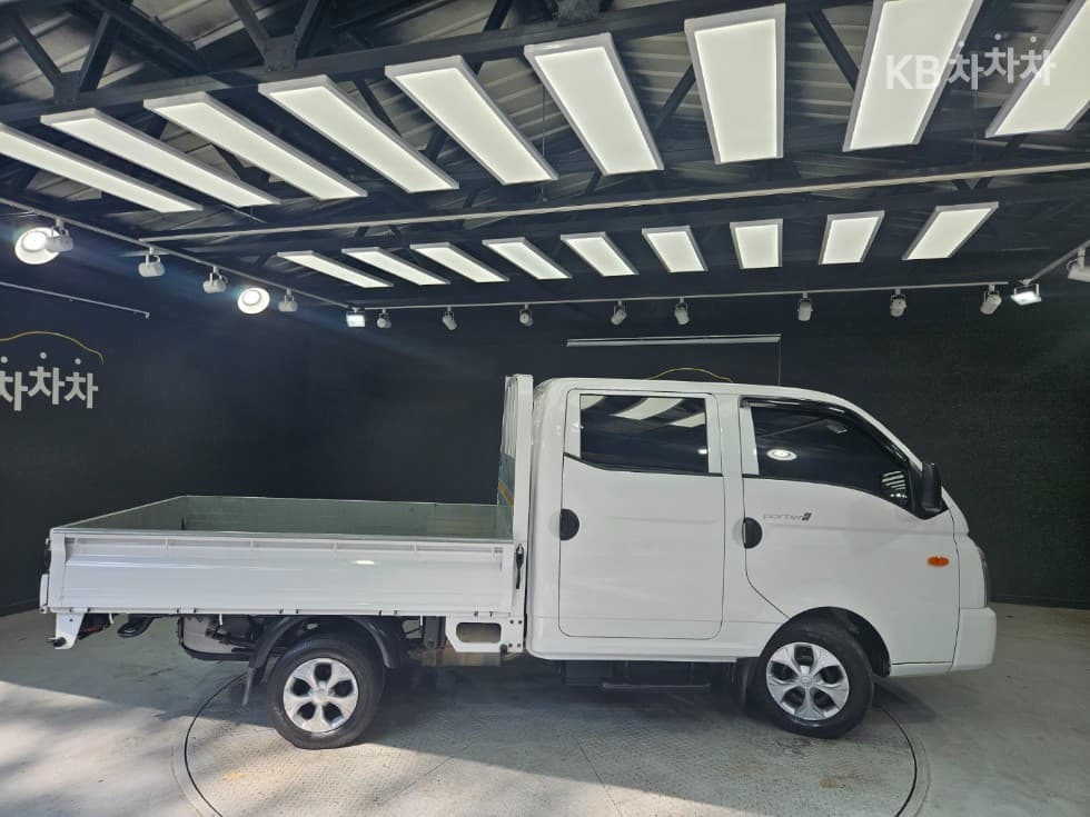 Hyundai Porter 2Extra Long Double Cab LPG Premium - 4