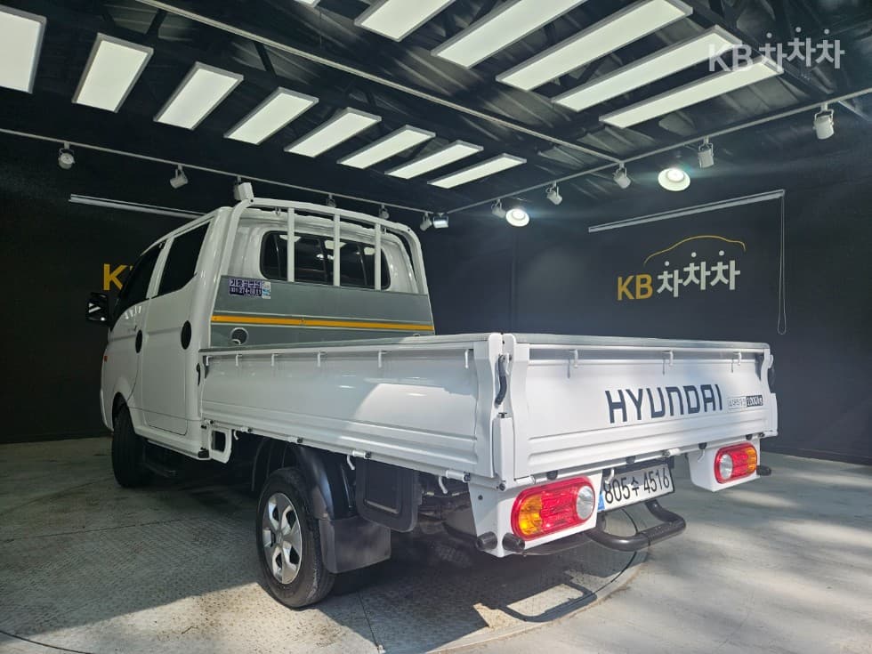 Hyundai Porter 2Extra Long Double Cab LPG Premium - 5