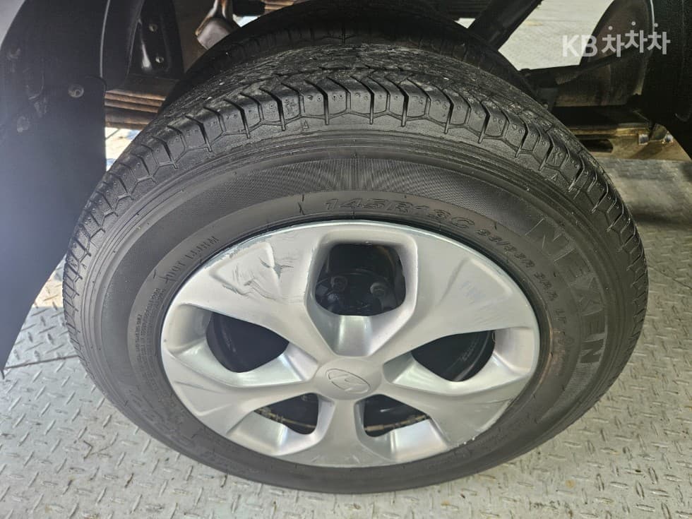 Hyundai Porter 2Extra Long Double Cab LPG Premium - 28