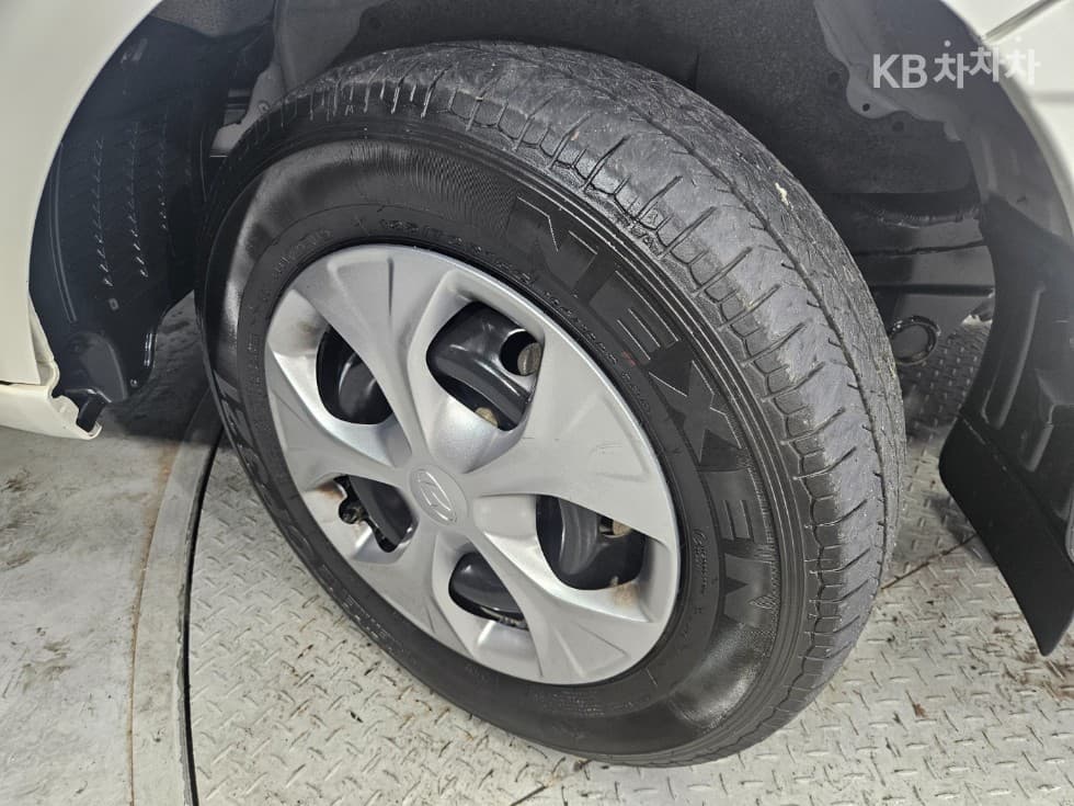 Hyundai Porter 2Extra Long Double Cab LPG Premium - 26