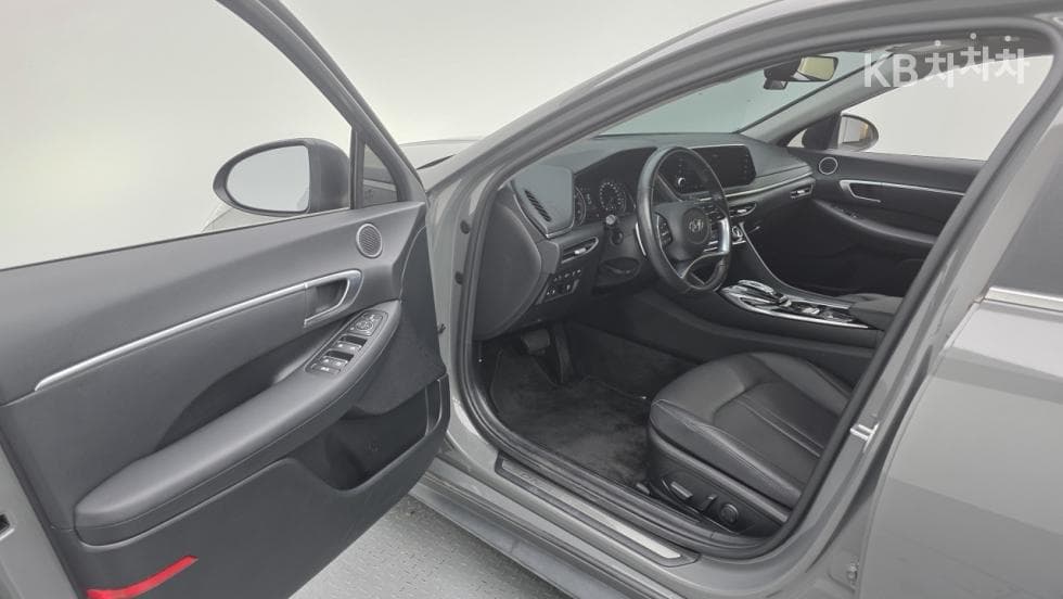 Hyundai Sonata (DN8)2.0 Premium - 12